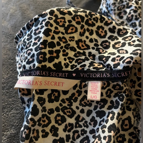 Victoria’s Secret Leopard Cheetah Pajama Set - Picture 2 of 2